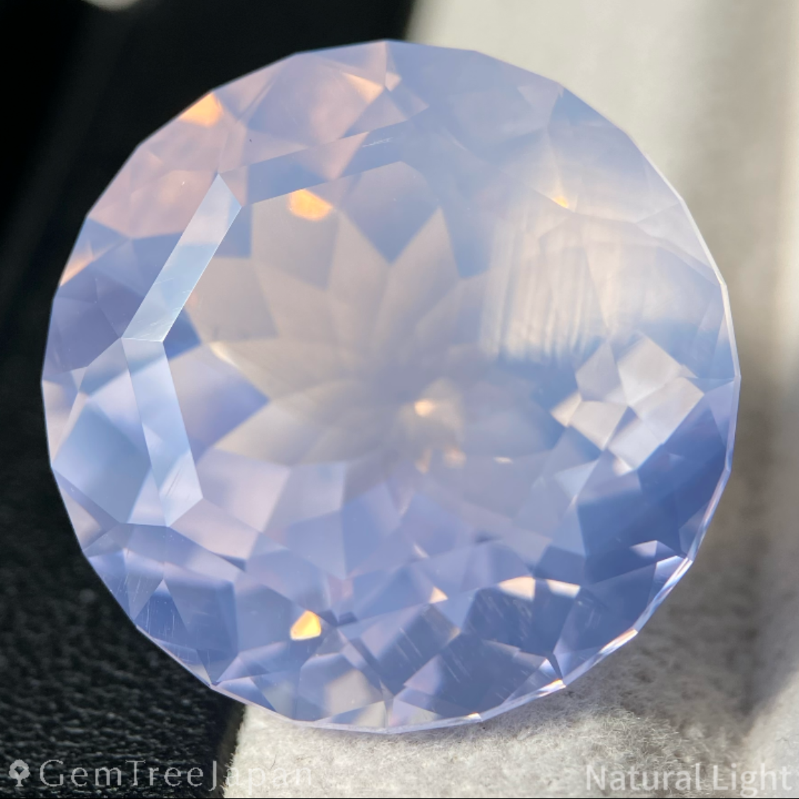 Milky Amethyst 36.028ct / Brazil