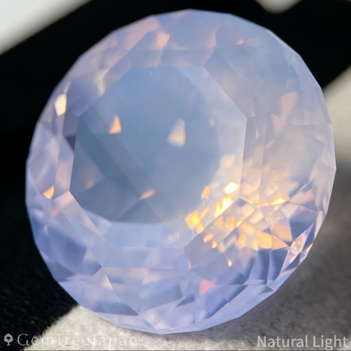 Milky Amethyst 36.028ct / Brazil