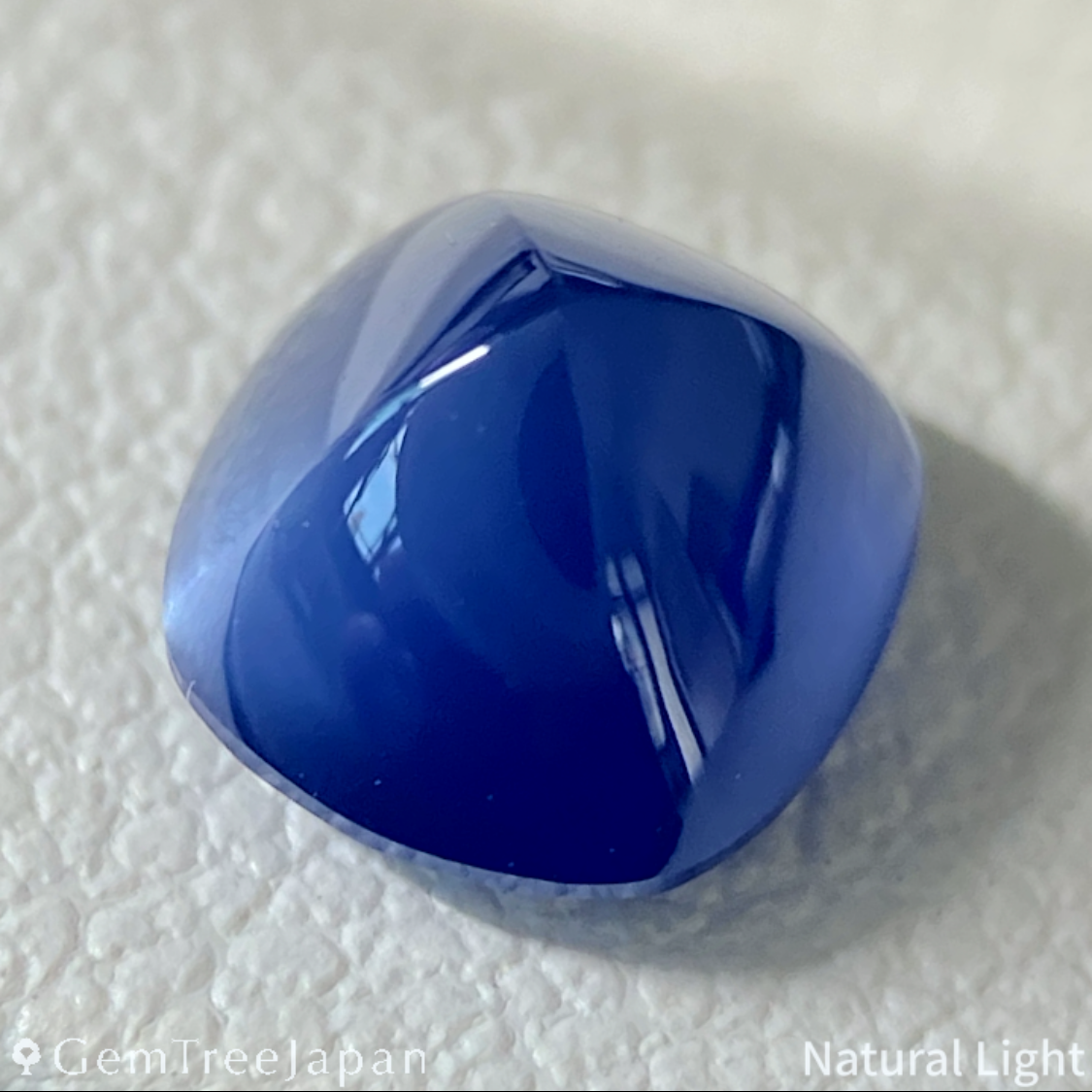 "Sugarloaf & Buff Top Flower" Un-Heat Sapphire 1.732ct / Myanmar (Burma)