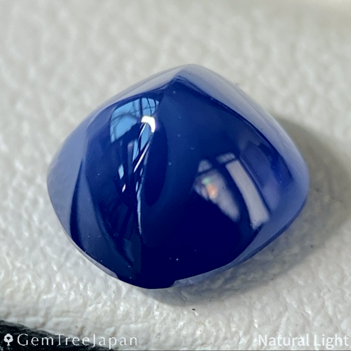 "Sugarloaf & Buff Top Flower" Un-Heat Sapphire 1.732ct / Myanmar (Burma)