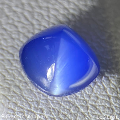 "Sugarloaf & Buff Top Flower" Un-Heat Sapphire 1.732ct / Myanmar (Burma)
