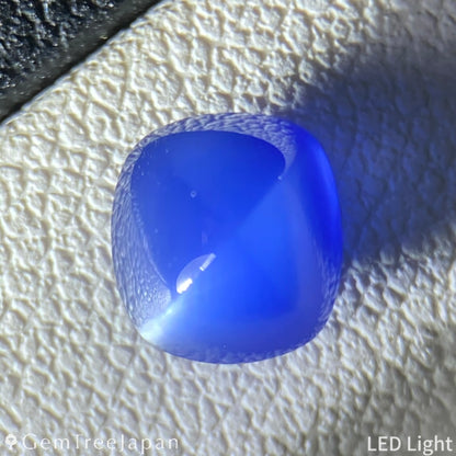 "Sugarloaf & Buff Top Flower" Un-Heat Sapphire 1.732ct / Myanmar (Burma)