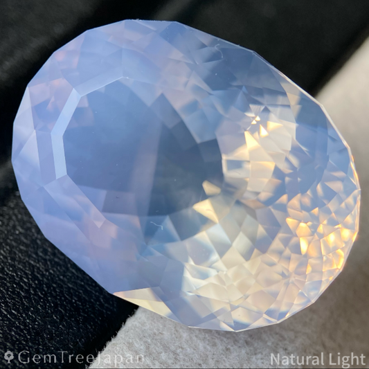 Milky Amethyst 40.701ct / Brazil