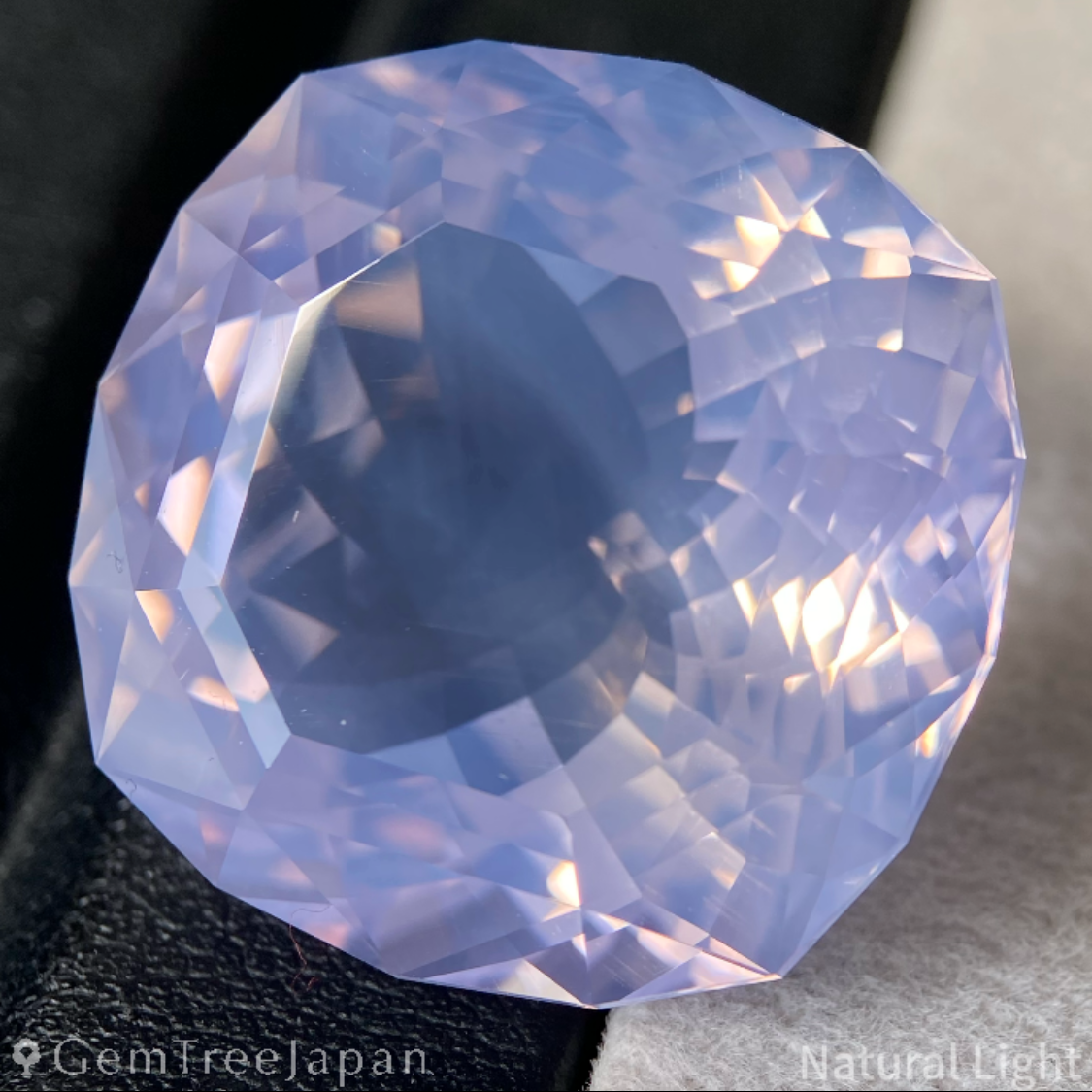 Milky Amethyst 39.348ct / Brazil