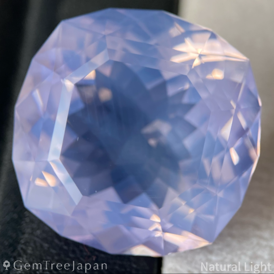 Milky Amethyst 39.348ct / Brazil