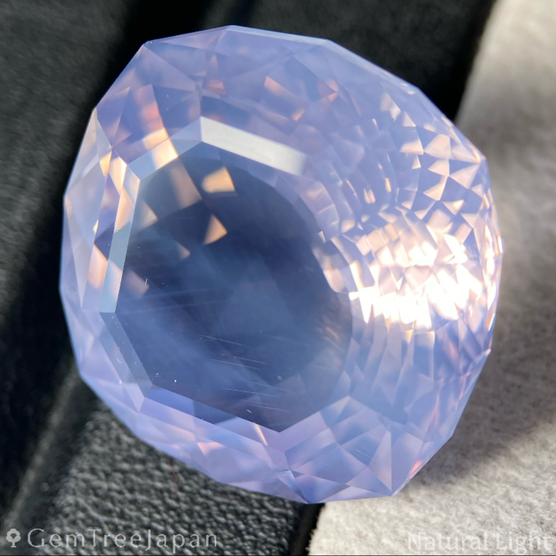 Milky Amethyst 39.348ct / Brazil