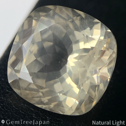 Golden Labradorite 4.88ct / Sri Lanka