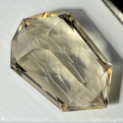 Golden Labradorite 3.60ct / Sri Lanka
