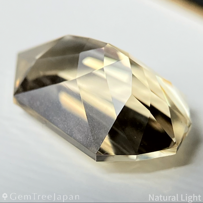 Golden Labradorite 3.60ct / Sri Lanka