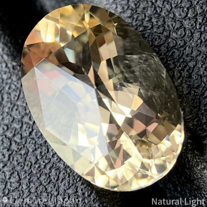 Golden Labradorite 5.021ct / Sri Lanka