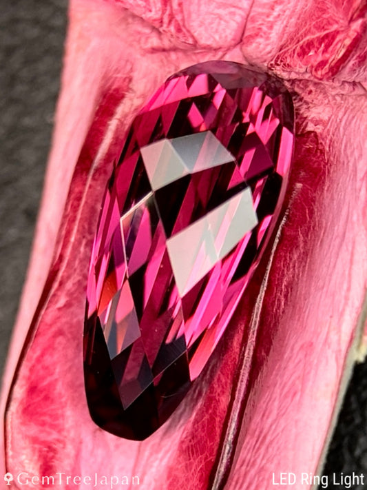 "Pink Crocodile's Claw" Malaya Garnet 2.02ct / Tanzania【One Price】