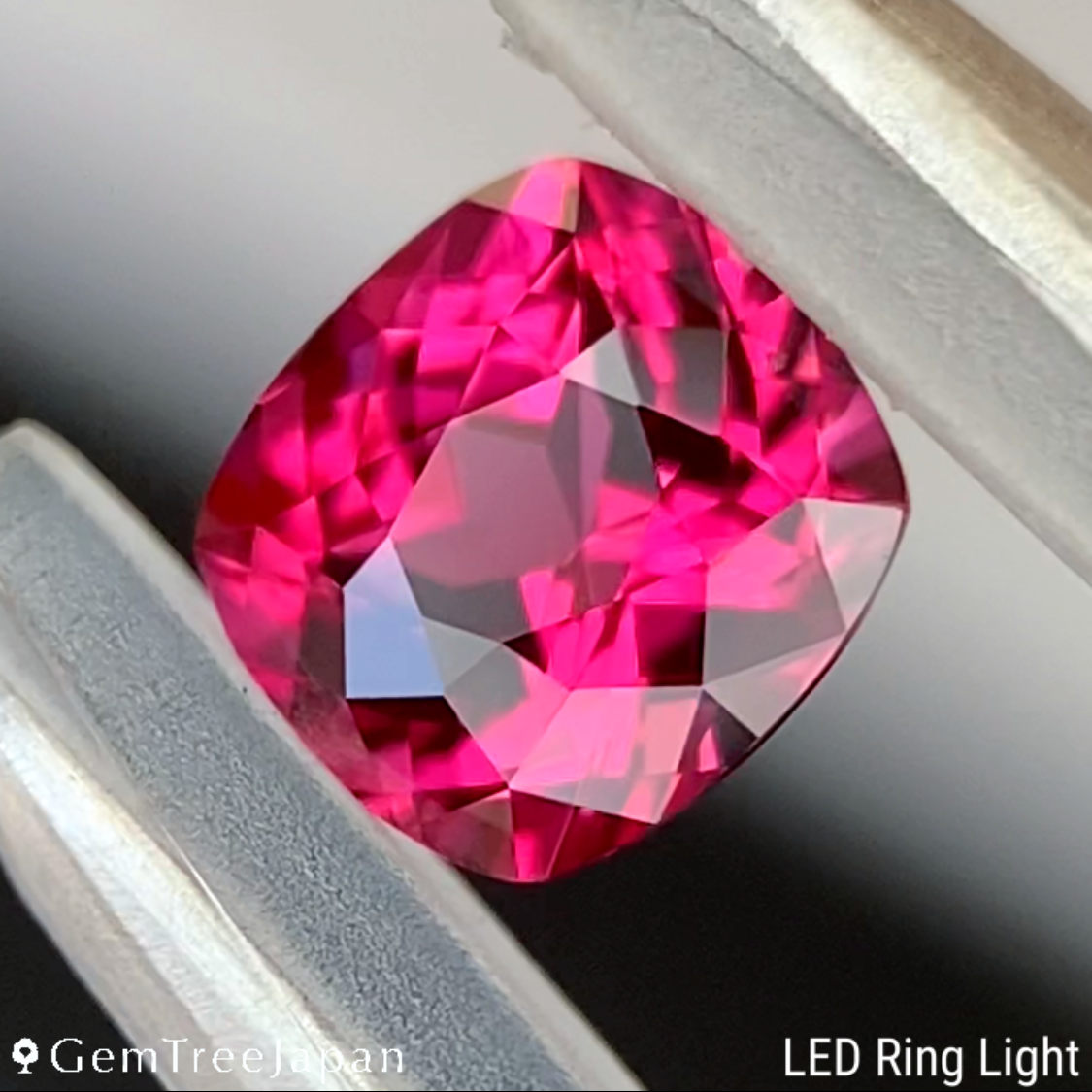 Orangy Red Spinel 0.390ct / Burma