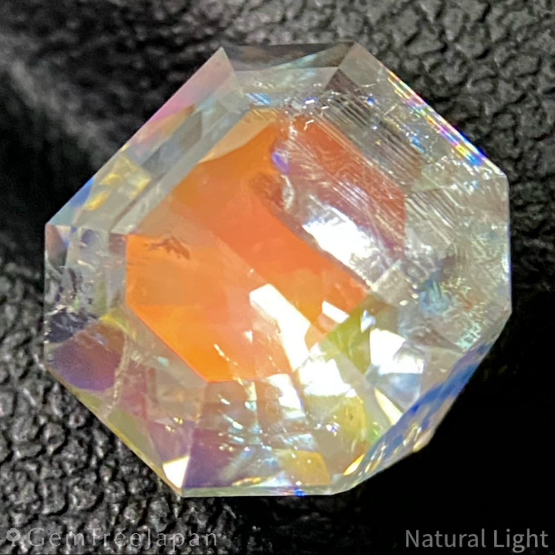 Rainbow Moon Stone 4.850ct / Madagascar
