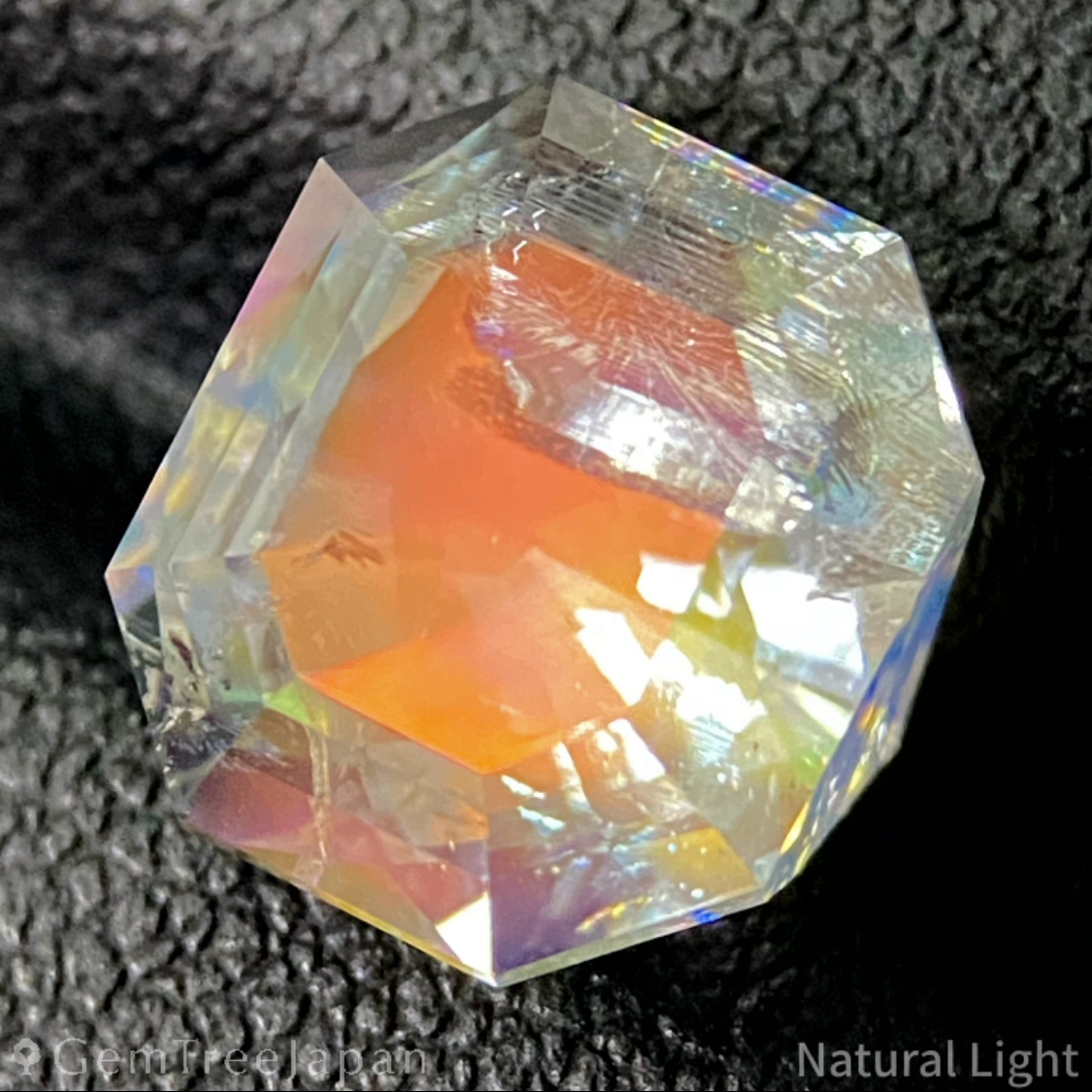 Rainbow Moon Stone 4.850ct / Madagascar
