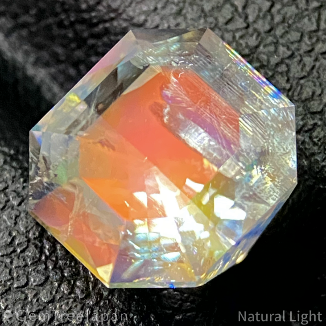 Rainbow Moon Stone 4.850ct / Madagascar