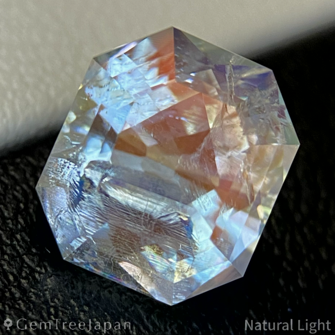 Rainbow Moon Stone 4.850ct / Madagascar