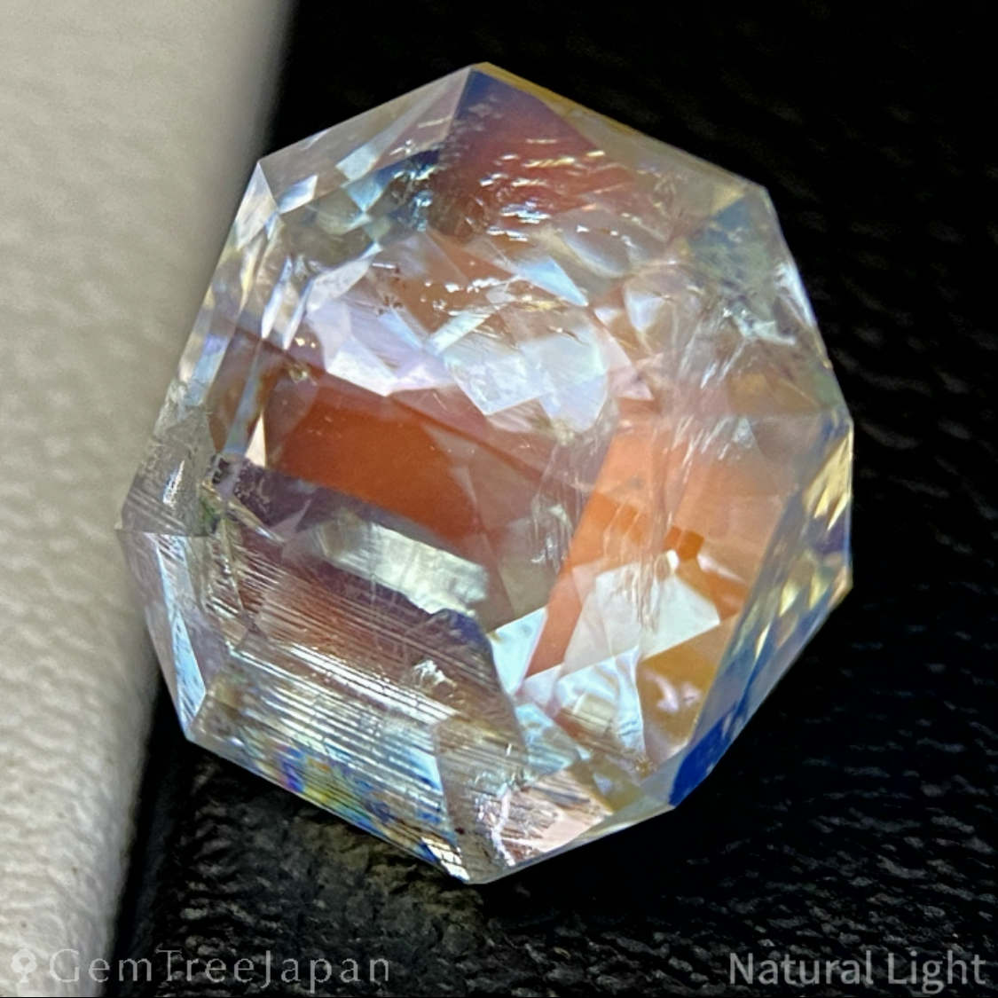 Rainbow Moon Stone 4.850ct / Madagascar