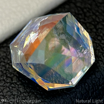 Rainbow Moon Stone 4.850ct / Madagascar