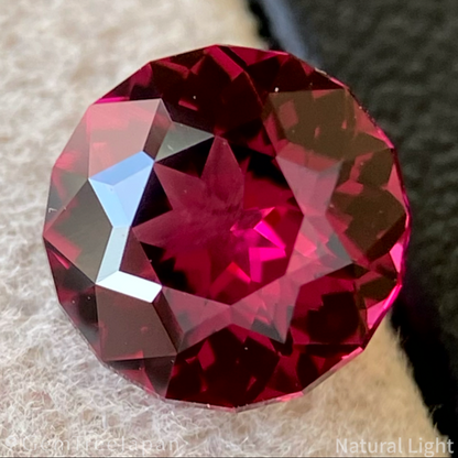 Rhodolite Garnet 1.727ct / Tanzania
