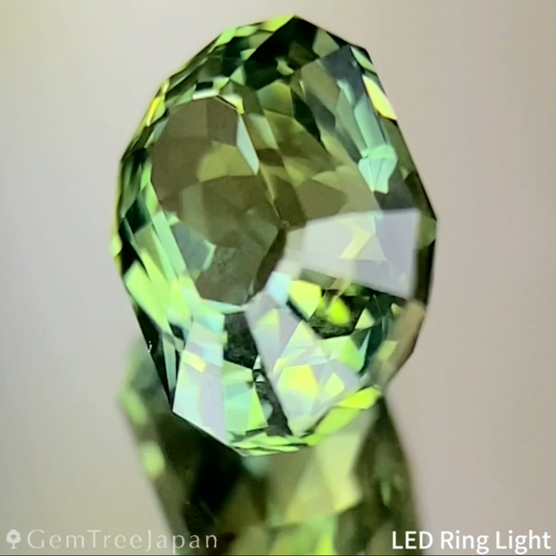 Yellowish Green Sapphire 1.240ct / Nigeria