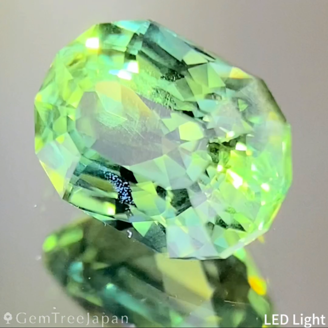 Yellowish Green Sapphire 1.240ct / Nigeria
