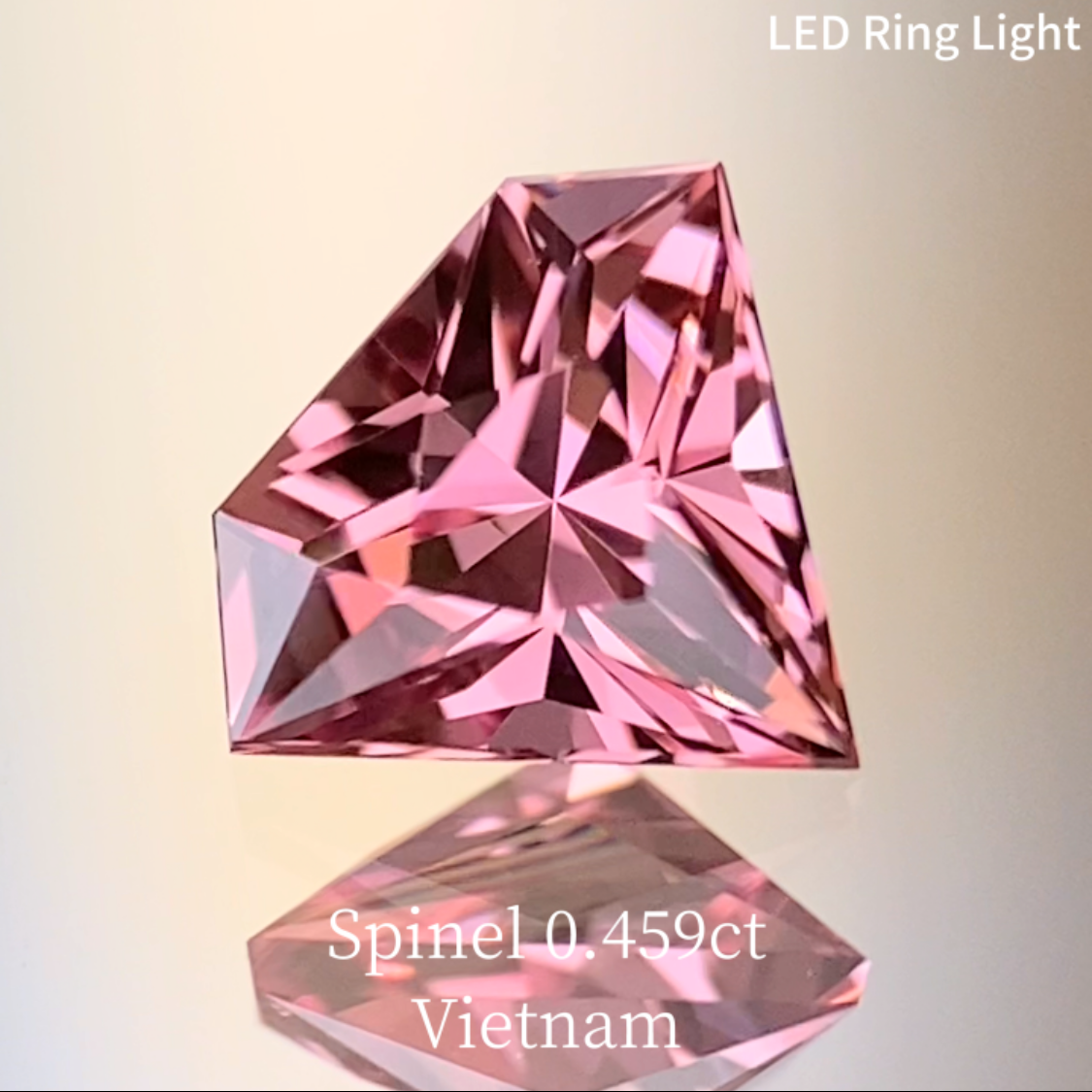 Spinel 0.459ct / Vietnam