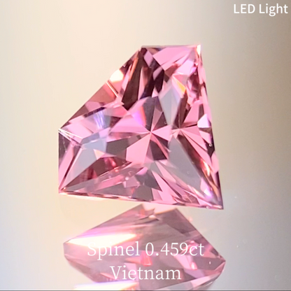 Spinel 0.459ct / Vietnam