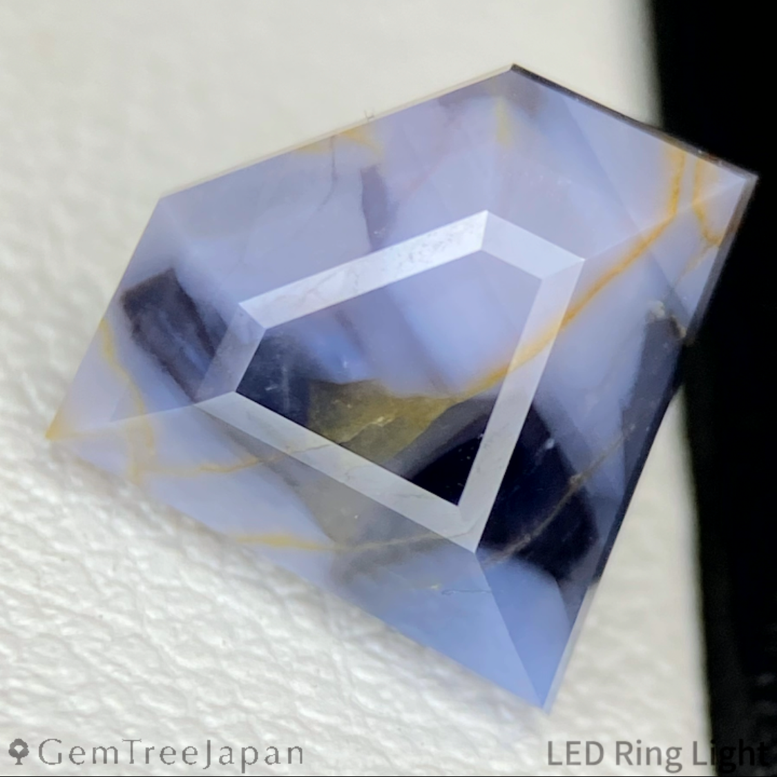 Unheated Parti-Color Sapphire 4.150ct / Vietnam