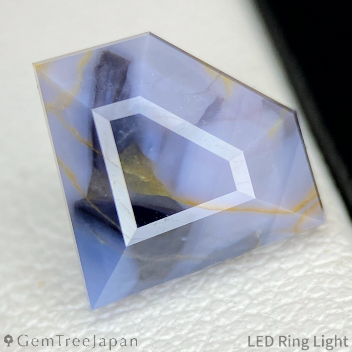Unheated Parti-Color Sapphire 4.150ct / Vietnam