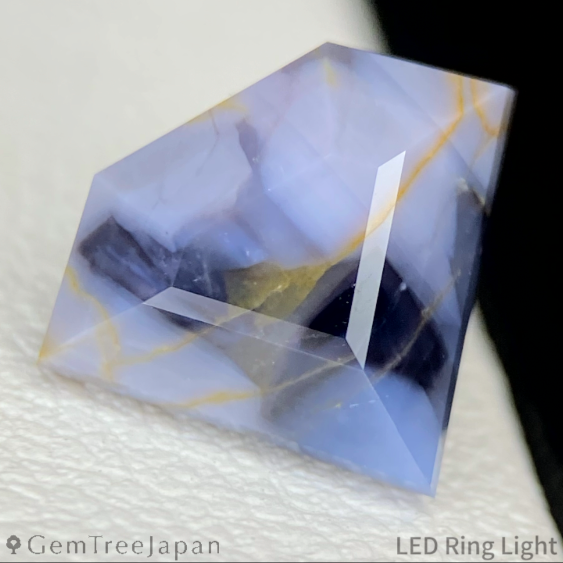 Unheated Parti-Color Sapphire 4.150ct / Vietnam