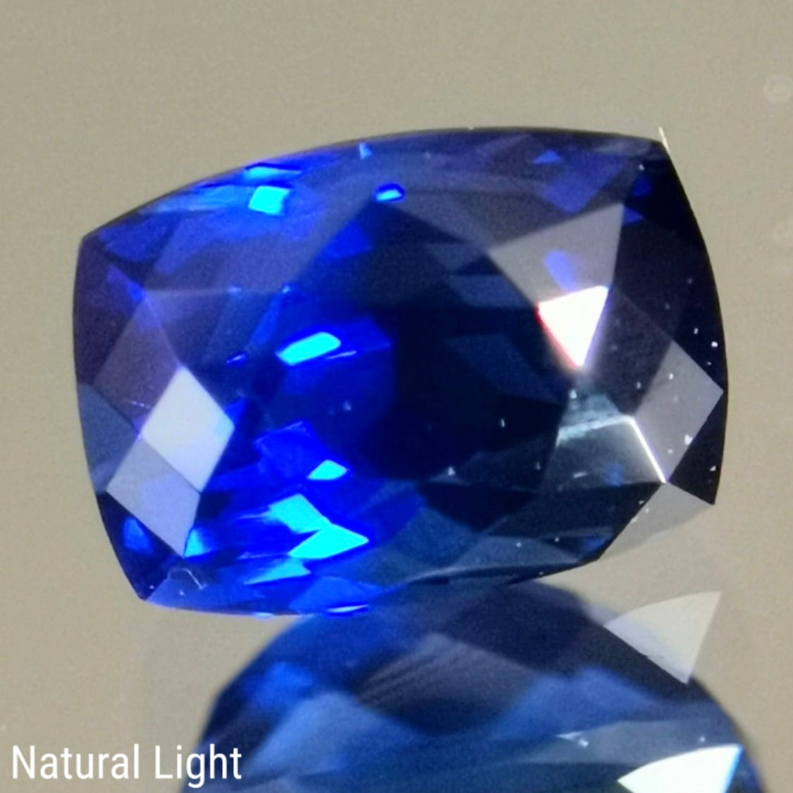 Royal Blue Sapphire 0.847ct / Burma