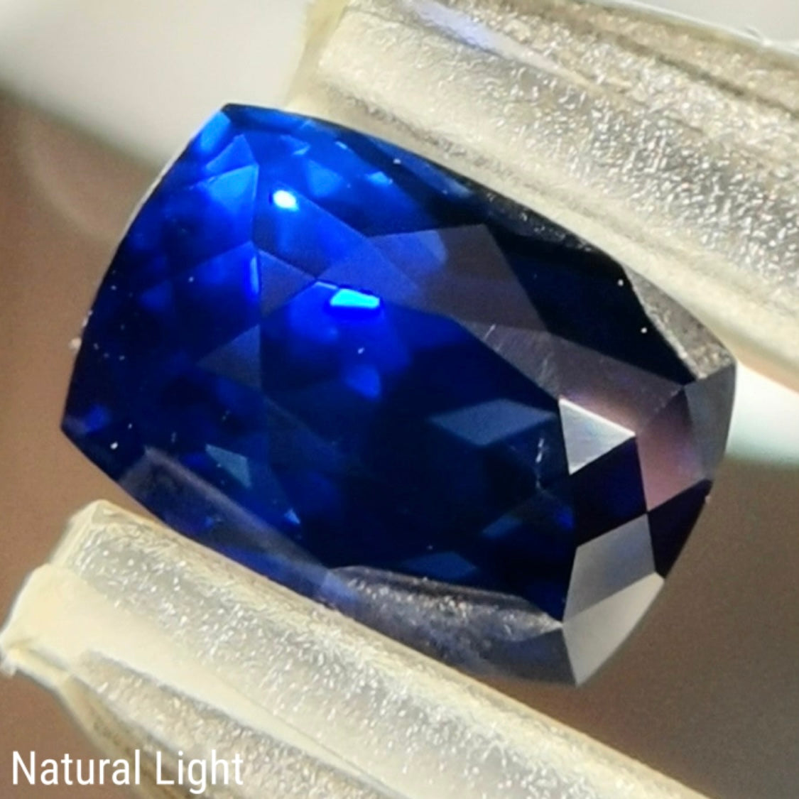 Royal Blue Sapphire 0.847ct / Burma