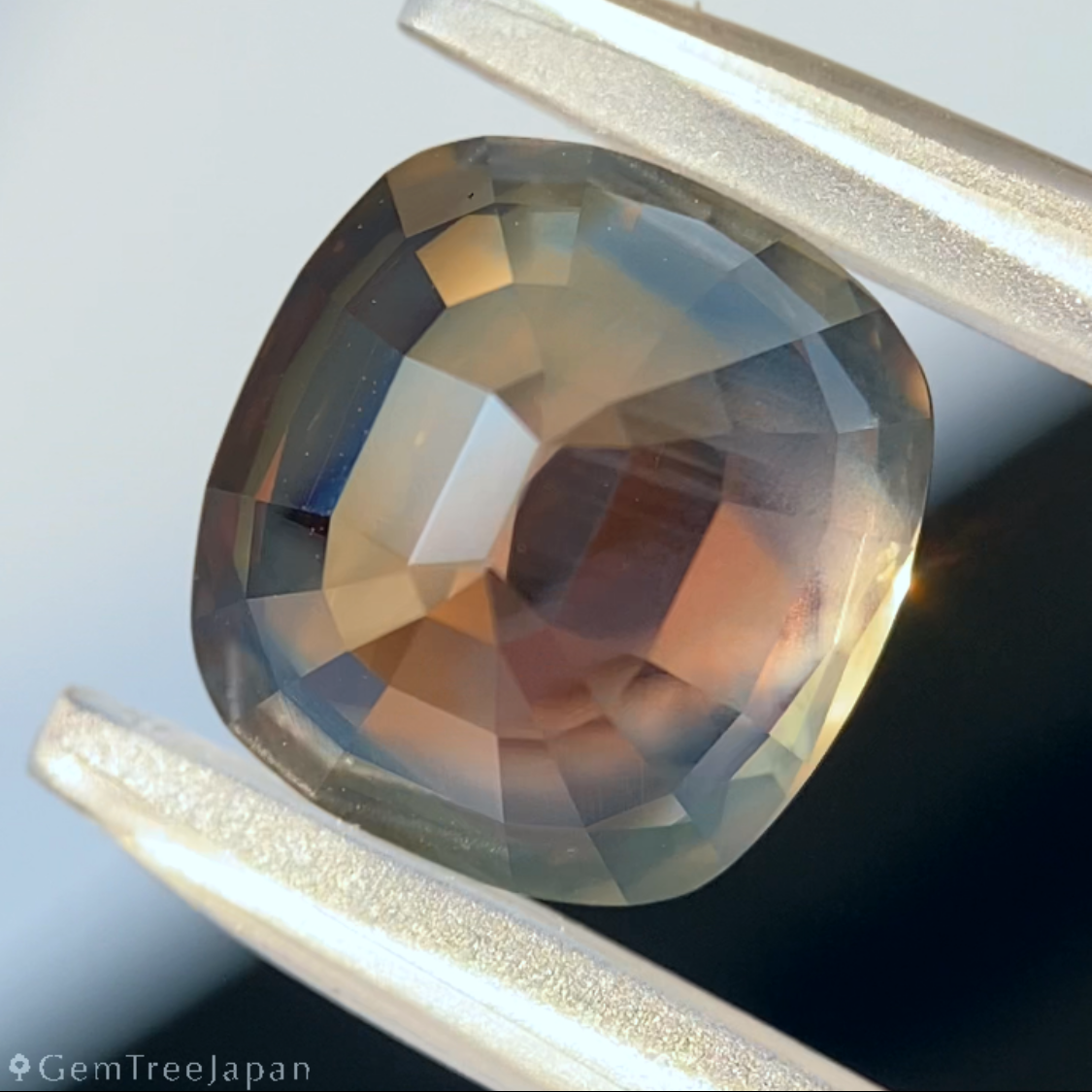 Un-Heat Parti-Color Sapphire 6.533ct / Nigeria
