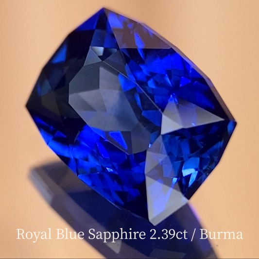 Burmese royal blue sapphire 2.903ct ★ A rare Burmese royal blue sapphire with a stunningly beautiful color and a cluster of colors that is irresistible