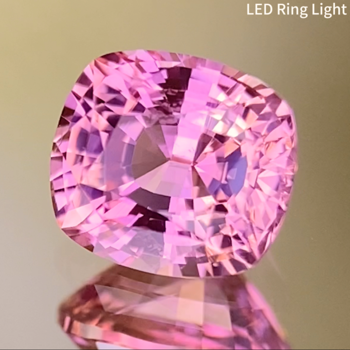 Un-Heat Padparadscha Sapphire 0.903ct / Sri Lanka