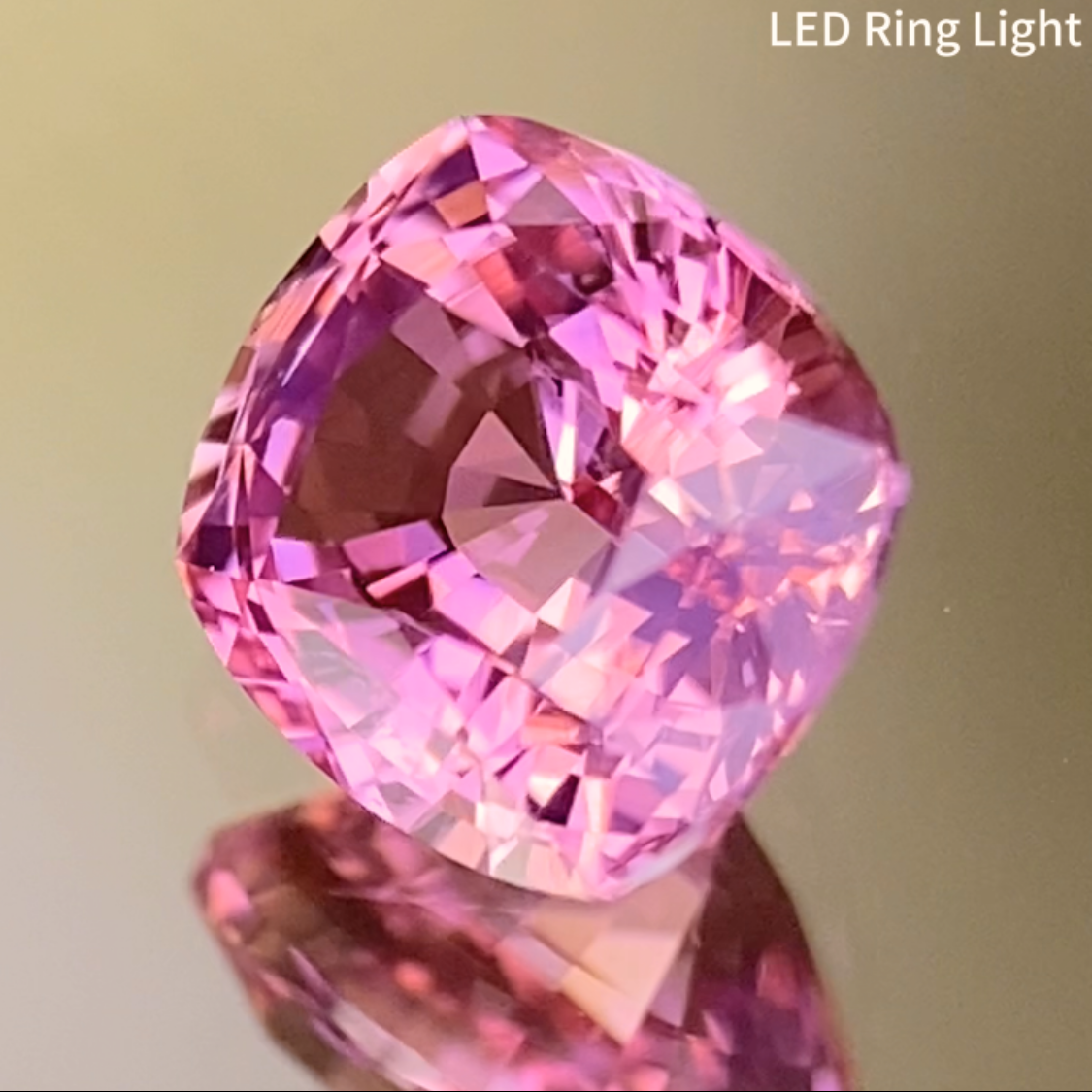 Un-Heat Padparadscha Sapphire 0.903ct / Sri Lanka