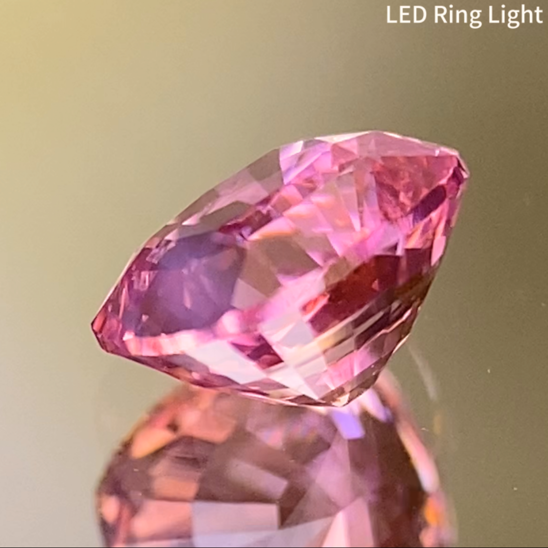 Un-Heat Padparadscha Sapphire 0.903ct / Sri Lanka