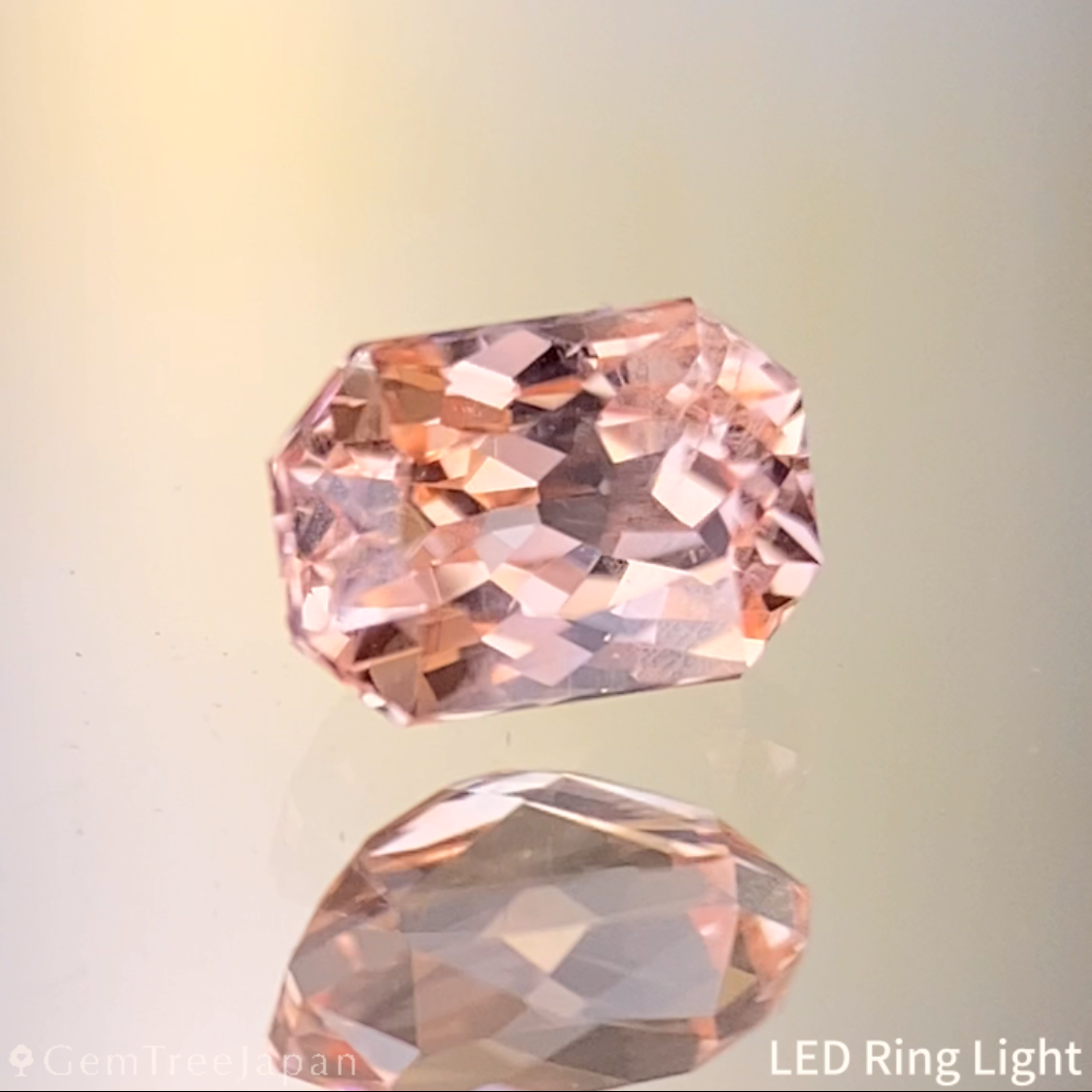 Un-Heat Padparadscha Sapphire 0.324ct / Sri Lanka