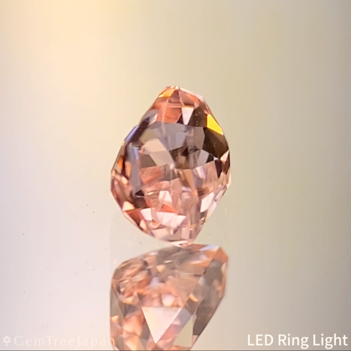 Un-Heat Padparadscha Sapphire 0.324ct / Sri Lanka