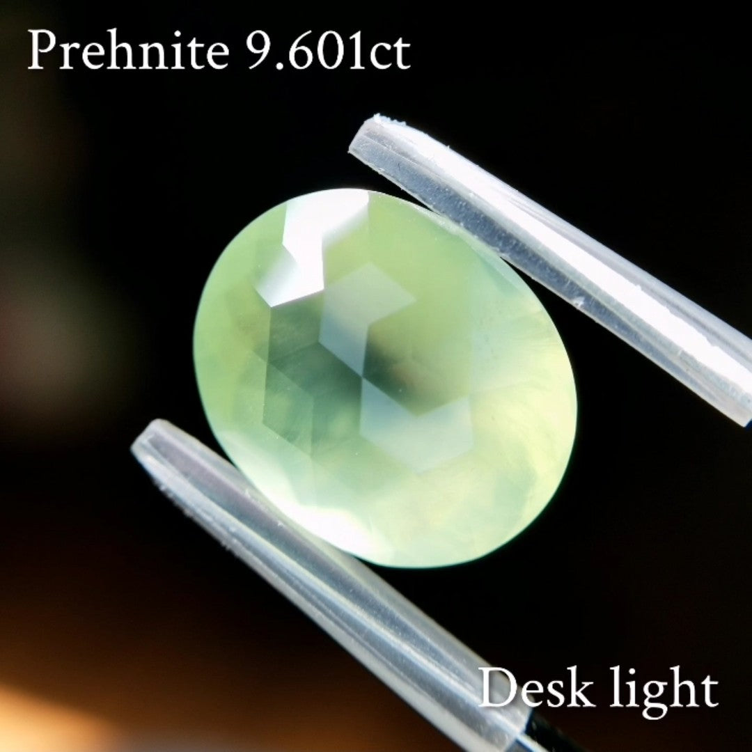 Prehnite 9.601ct / Australia / Full Cube