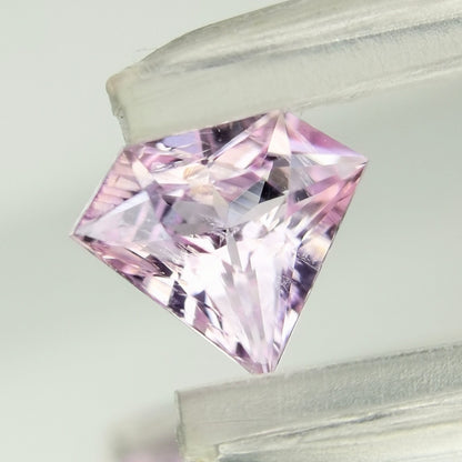 【Trial】“Gem Shape” Un-Heat Sapphire 0.576ct / Vietnam