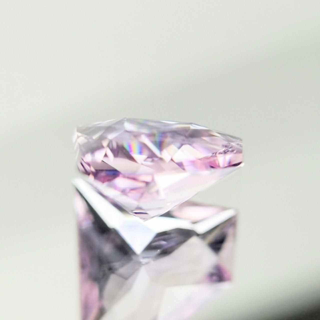 【Trial】“Gem Shape” Un-Heat Sapphire 0.576ct / Vietnam