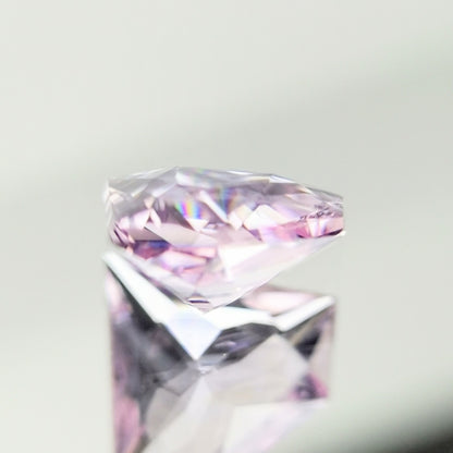 【Trial】“Gem Shape” Un-Heat Sapphire 0.576ct / Vietnam