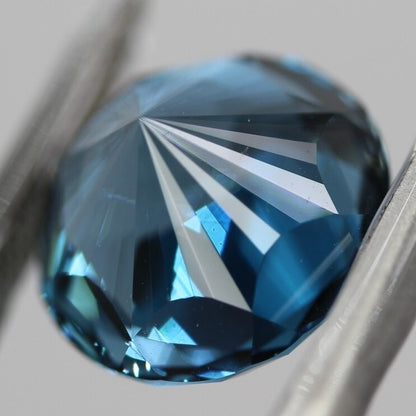 London Blue Topaz (cube-narikar cut) 7.82ct.