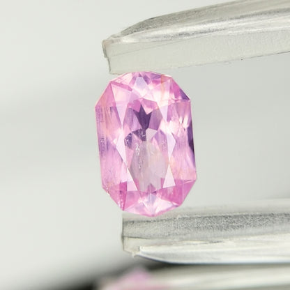 【Trial】“Misty Pinkish Purple” Un-Heat Sapphire 0.565ct / Vietnam