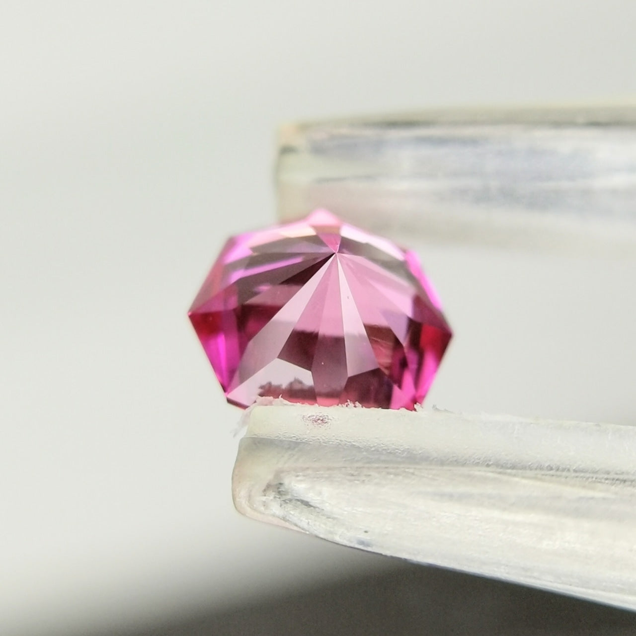 【Trial】“Purplish Pink” Un-Heat Sapphire 0.363ct / Sri Lanka