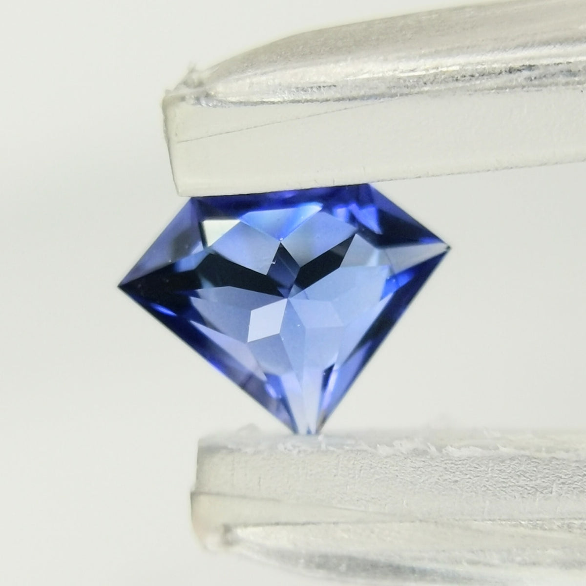 “GemShape” Violetish Blue Sapphire 0.243ct / Burma
