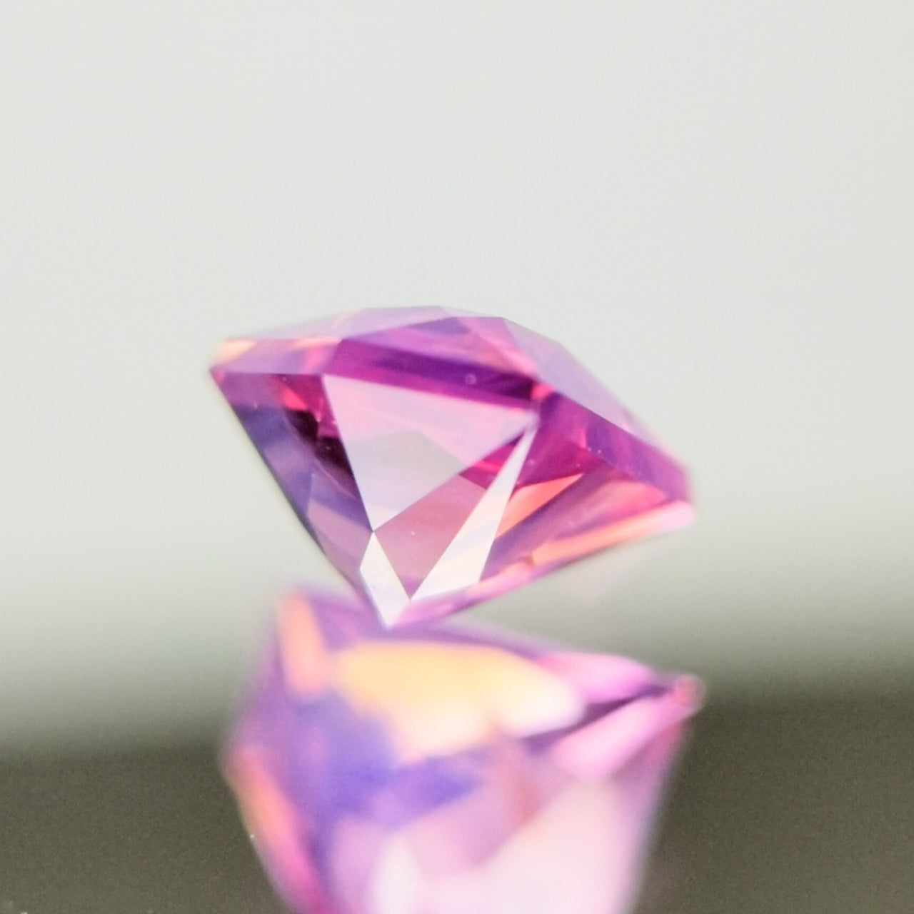 【Trial】“Gem Shape” Un-Heat Sapphire 0.254ct / Vietnam
