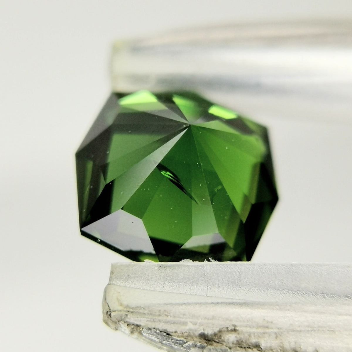 Chrome Tourmaline 0.770ct / Tanzania