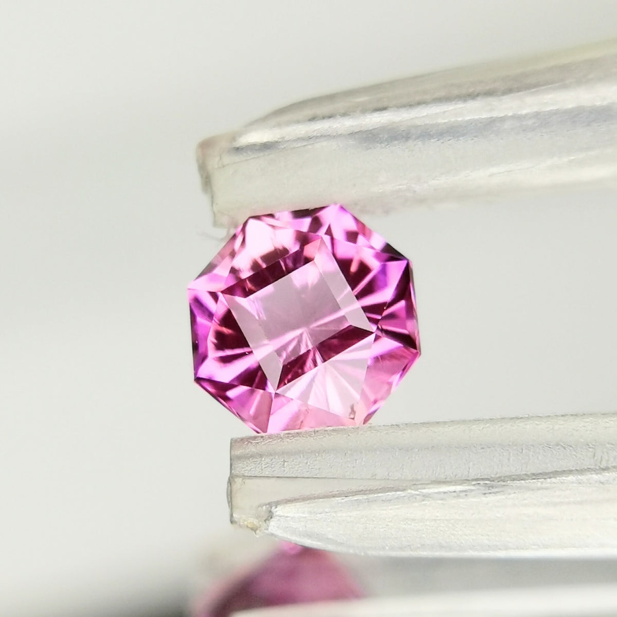 【Trial】“Purplish Pink” Un-Heat Sapphire 0.363ct / Sri Lanka